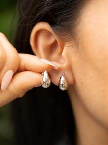 1 par de pendientes de lujo y alta gama con forma de gota de agua, elegantes y versátiles, exquisitos y sencillos, suaves y personalizados, adecuados para el uso diario de las mujeres y regalos festivos