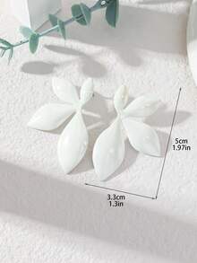 一对不对称几何叶子设计哑光和亮面彩绘耳环，适合日常、度假和音乐节佩戴 - 不規則樹葉 - 查看 10