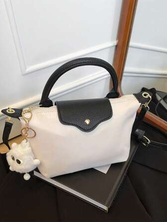 冬季，迷你新款时尚手提包采用撞色设计，尼龙防水面料单肩包、方形包和蔬菜篮包适合通勤上班、聚会和度假约会。尺寸：长：7.5 英寸 * 宽：2.4 英寸 * 高：3.9 英寸