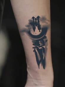 1片逼真临时纹身贴纸，半永久性，西式图案，防水防汗，可持续1-2周，逼真的草药汁液效果，不反光，黑色，男女通用，适用于手臂、胸部、腿部、腹部、腰部、手指、颈部、脊柱等部位，现代人体彩绘 - 黑色 - 查看 2