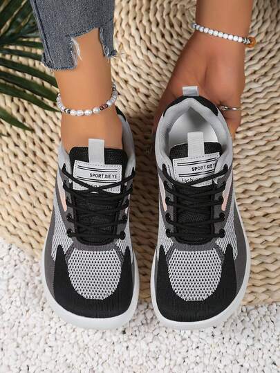 女士加大码透气面料撞色装饰系带极简赤足跑步鞋，适合户外运动，宽楦