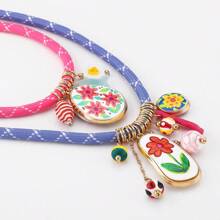 Mydear 1 pieza Collar colgante con flores y coral rojo de estilo bohemio y elementos múltiples, adecuado para que las mujeres lo usen en la playa y en resorts de verano