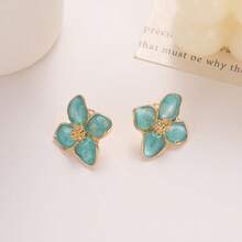 1 paire/3 paires Boucles d'oreilles à fleurs à 4 pétales dégradées colorées, simples et douces pour un port quotidien, cadeau de vacances pour les femmes