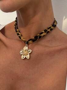 1pc Bohemian Leopard Print Rope Chain Necklace With Thick Starfish, Sun, Flowers, Heart Shells, Beach Style Jewelry Gift For Women