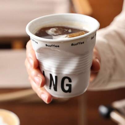 2 piezas/1 pieza Taza de café de cerámica acanalada creativa con impresión de "Café" y "#Café" - Ideal para bebidas calientes, oficina, cafetería, uso doméstico - Reutilizable, patrón hecho a mano, regalo perfecto para amantes del café, regalo para amante del café | Taza de café única | Taza de cerámica reutilizable