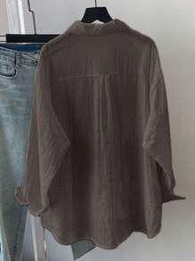 Camisa casual de mujer de manga larga con hombros caídos, bolsillos y detalles de botones, de tela tejida, longitud regular