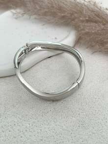 Pulseira minimalista com design geométrico assimétrico e ondas vazadas, 1 peça, adequada para mulheres em uso diário/feriado, festas e acessórios para banquetes