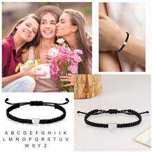 Bracelet tressé 26 lettres, polyvalent et simple, bracelet à breloques en forme de cœur, bracelet initiale homme et femme, bracelet tressé fait main, bijoux à la mode, bracelet couple, bracelet d'amitié, le cadeau d'anniversaire idéal pour la famille et les amis.