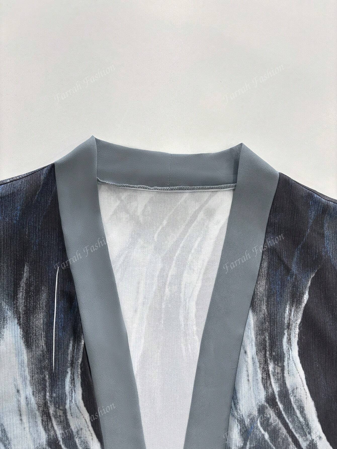 مجموعة من قطعتين من رداء ذو طبعة تجريدية باللون ال...