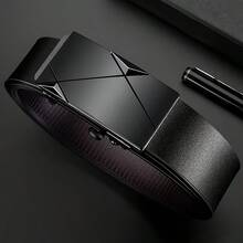 1条时尚男士皮带，配有自动扣，高端设计，适合年轻和中年男士，夏季、校园休闲、商务场合，可作为男友、丈夫、父亲等男士礼物，日常穿着，时尚百搭，适合青少年、户外、度假、运动、旅行、街头、波西米亚风、复古秋季、万圣节等秋冬季配饰，也适合青少年、青年、男士，休闲、户外、运动、度假、毕业礼物、生日礼物、日常穿着。