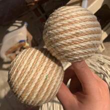 Accessori per animali domestici - Palline in corda di sisal, palline in corda di cotone, palle di ricambio per alberi per gatti, palline per graffiare in sisal, grattapugni per conigli, parti di pali per graffiare in corda di sisal, palline resistenti per graffiare i gatti, palline in corda di sisal, palline in corda di cotone, decorazione per negozi di centri commerciali, palline di sisal naturali, graffio, accessori per palline da graffio per gatti, palline in canapa e sisal resistenti ai morsi