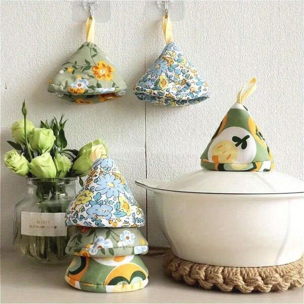 1pc Printing Household Triangle Pot Hat Iron Pot Anti-Scalding Heat Insulation Hat Cover Hanging Kitchen Casserole Iron Pot Handle Gloves