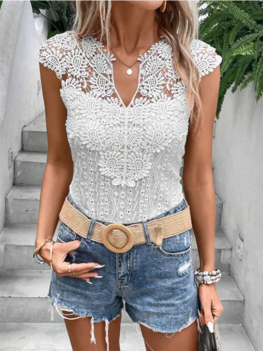 优雅白色蕾丝边女式吊带背心 - V领，无袖，弹力涤纶混纺，夏季完美之选。时尚多用途涤纶蕾丝拼接休闲 - 白色 - 查看 1