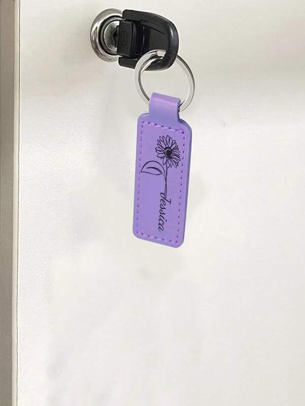 1 chaveiro personalizado de couro sintético com nome e flor personalizados para homens e mulheres. Pode ser usado como decoração estilosa para o retorno às aulas.