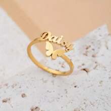 Anel de Letra Tipo Borboleta Customizado de Aço Inoxidável com Nome Pessoal em Inglês, Bracelete Banhado a Ouro 18k de Luxo Leve, Presente Ideal Único e Adequado para Ela, Adequado para Ele, Namorada, Mãe, Família, Amigos, Filha, Ela, Aniversário de Avós, Aniversário, Uso Diário, Dança, Dia das Mães, Dia dos Namorados, Cerimônia de Formatura, Casamento