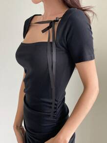 Vestido elegante negro para damas de Ara in Seoul - Diseño de corpiño con tirantes y cuello cuadrado, mangas tipo gorra y detalle plisado - Silueta sexy y ajustada - Vestido de verano para fiestas, vacaciones y uso diario