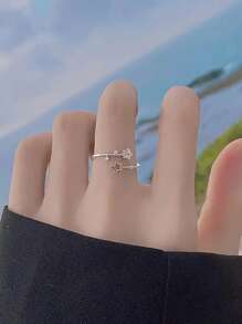 Anillo ajustable con diseño minimalista de estrella hueca de circonia, joyería celestial, anillo ajustable, hipoalergénico, perfecto para mujeres, ideal para combinar con atuendo de fiesta y casual, regalo perfecto de vacaciones y cumpleaños para familiares y amigos