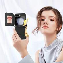 Leder Schutzhülle mit Gurt kompatibel mit Samsung Galaxy Z Flip 6/5/4, stoßfeste Ganzkörpercover mit gehärtetem Glas Bildschirmschutz und modischem Make-up Spiegel