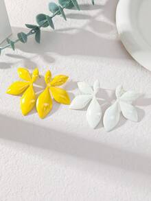 一对不对称几何叶子设计哑光和亮面彩绘耳环，适合日常、度假和音乐节佩戴 - 不規則樹葉 - 查看 8