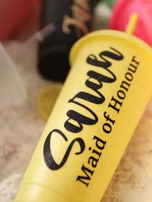 1/5 件，个性化派对冷饮杯，自定义名称和标题，加厚材质，24 盎司大容量，可重复使用，带吸管，适用于婚礼、单身派对、生日派对、户外运动沙滩水瓶以及父亲节礼物、毕业杯、伴娘礼物 - 五彩杯 - 查看 4