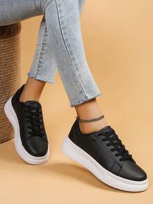 窄款女士简约风格皮革拼接系带运动鞋，适合户外运动