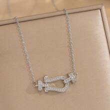 1 Stück modischer Luxus Schmuckset mit kubischem Zirkonia und Hufeisen-Verschluss, bestehend aus Halskette, Ohrringen und Ring, elegant und vielseitig einsetzbar, perfektes Geschenk für Frauen