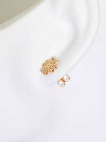 1 paire de boucles d'oreilles à tige cœur zirconium doré romantique. Convient pour le port quotidien, les vacances, les fêtes et les cadeaux pour les femmes.