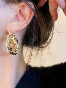1 Pair European & American Style High-End Gold Twisted Hoop Earrings, Vintage C-Shaped Earring, Fashion Ear Jewelry For Women