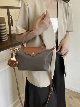 På vintern är Mini The New Fashionable Handbag med kontrastfärgsdesign, axelväska i vattentätt nylontyg, fyrkantig väska och grönsakskorgväska lämplig för pendling till jobbet, fester och helgdagar. Storlek: Lång: 7,5 tum * Bredd: 2,4 tum * Längd: 3,9 tum