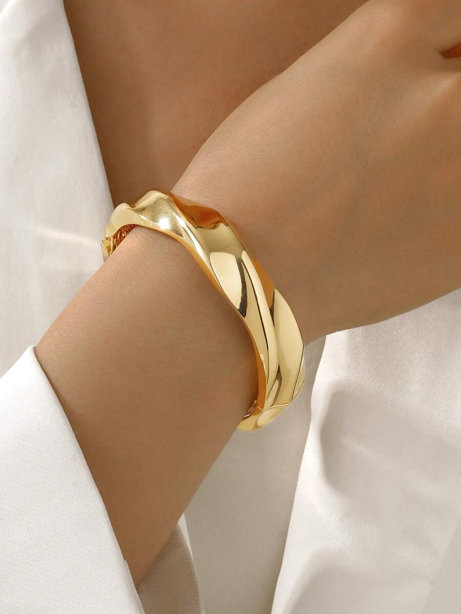 1pc Metallic Solid & Snake Print Layered Visual Effect Cuff Bracelet, Fashion Statement Accessory Suitable For Couple, Friends, Party, Commute And Daily Wear
