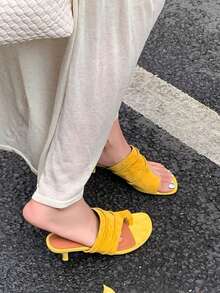 Giày sandal nữ mùa hè mới về, mũi tròn, quai ngang mắt cá chân, gót cao màu vàng nhạt, màu nâu cát, gót nhọn. - Màu vàng - Xem 4