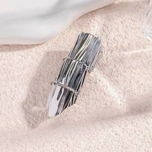 1 件时尚金属钉环，简约设计