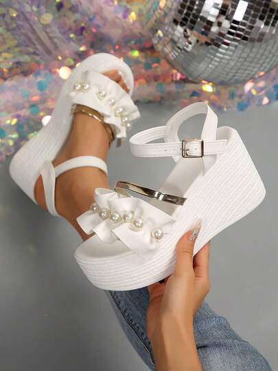 1双时尚厚底凉鞋，青少年款 - 珍珠花朵装饰 - 坡跟厚底鞋 - 搭扣带 - 夏季透气白色公主鞋 - 适合派对和庆典