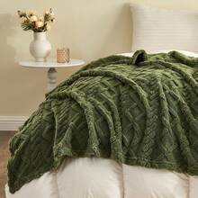 JULY 1pc Green Throw Blanket, Soft Warm Fluffy Blanket, For Sofa, Bedroom, Living Room, Blanket For Spring And Summer, Gifts For Women And Girls, Jacquard Blanket, Machine Washable, Room Decor, Fuzzy Fluffy Sofa Blanket, Blankets For Women, Bedroom Decor, Blanket For Bed, Room Decoration Stuff, Snuggie, Flannel Blanket, Couch Blanket, Home Decor, All-Around Comfort