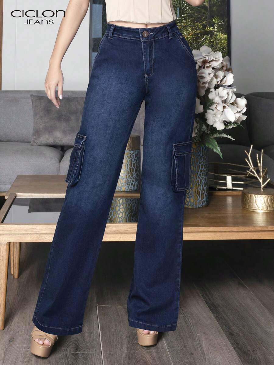 Pantalón Ciclon Jeans Pink De Mezclilla Azul, Jeans Cargo, Jeans wide leg, Tiro Alto, Reduce el Abdomen, Jeans Clásicos, jeans mujer, mezclilla stretch, Casual Uso Diario, Pantalones jeans anchos de cintura alta azul, con múltiples bolsillos, estilo militar - trendy y prácticos, Vaqueros con bolsas, Jeans de mezclilla de pierna ancha recta de diseño simple con cintura alta para mujeres a la moda, Pantalones de moda, Pantalones largos, Pantalones amplios, Jeans De Carga De Bolsillo Con Solapa De Cintura Alta Y Costado - Azul - Ver 1