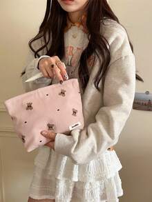 1 件灯芯绒可爱小熊装饰心形化妆包，时尚休闲大容量便携式拉链化妆包，旅行度假必备化妆包，可装卫生巾、化妆袋、有线耳机、耳机、耳机、充电器、口红、化妆品、香水、护肤品和美容产品、家居装饰、适合妈妈、女士、护士、学生、女学生、钥匙、节日礼物