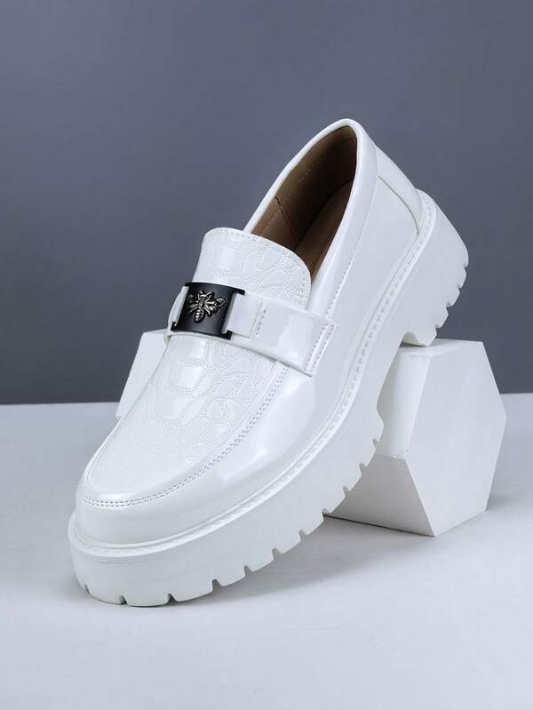 Novos mocassins masculinos de grife, sapatos sociais elegantes para cavalheiros com decoração de abelha, cabedal de macio e confortável de cor sólida, sola durável e antiderrapante, sapatos casuais para uso diário, trabalho, escritório, festa, casamento, presente para noivo, adequados para primavera, verão e outono, tamanho grande, recomendo pedir um tamanho menor