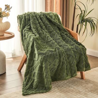 JULY 1pc Green Throw Blanket, Soft Warm Fluffy Blanket, For Sofa, Bedroom, Living Room, Blanket For Spring And Summer, Gifts For Women And Girls, Jacquard Blanket, Machine Washable, Room Decor, Fuzzy Fluffy Sofa Blanket, Blankets For Women, Bedroom Decor, Blanket For Bed, Room Decoration Stuff, Snuggie, Flannel Blanket, Couch Blanket, Home Decor, All-Around Comfort