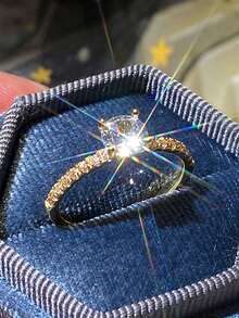 Anillo de circonita cúbica elegante, plateado de platino con diamante simulado, adecuado para compromiso, boda y ocasiones de regalo para mujeres - Dorado - Ver 6