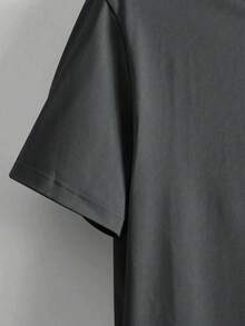 大码男士休闲图案字母印花宽松灰色短袖 T 恤 - 深灰色 - 查看 4