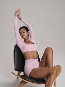 FWH 时尚瑜伽户外跑步约会通勤基础百搭弹力性感街头服饰休闲舒适校园青春长袖上衣带可拆卸垫和臀部褶皱设计修身提臀美腿优雅简约运动两件套，套装2件套女士 - 粉色 - 查看 8