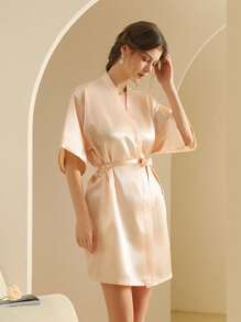 1PC Bride & Bridesmaid Initial Letter Robe, Bridal Party Prep Wear, Wedding Ceremony & Reception Accessories Pajama Ladies Spring Summer Wedding Bridesmaid Pajama Bride Dress Bestie Party Embroidered Bathrobe Bride Bathrobe Wedding Party Wedding Supplies Outdoor Wedding Holiday Party Supplies Bathroom Decor Back To School