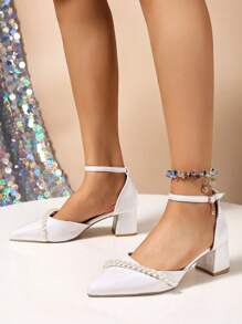 Outono/Inverno 2025 Mulheres Salto Alto Branco, Moda Decoração de Pérola Salto Grosso Elegante Bico Fechado Saltos Altos, Estilo Fada Sandálias de Dedo Apontado com Tira no Tornozelo Vazada para Vestido, Cheongsam, Dança, Elegante