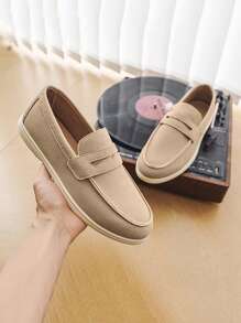 Mocasines de suela blanda para hombre, zapatos casuales minimalistas de estilo retro y slip-on, nuevos para el verano