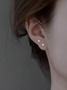 Set de 4 pares de aretes de clavos cuadrados de zirconia en blanco y negro con acabado de cobre con baño de níquel, hipoalergénicos y para dormir, joyería de mujer a la moda, perfecta para uso diario, vacaciones en la playa, fiestas de boda, regalos para el Día de San Valentín o Acción de Gracias, accesorio versátil para todas las estaciones, un excelente regalo para fiestas o cumpleaños para familiares y amigos