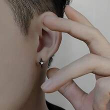 1 对简约男士星形方晶锆石耳钉，朋克风格男士耳骨穿孔