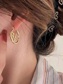 Nhẫn tai cao cấp chữ F mới, thiết kế sang trọng nhẹ nhàng, bông tai cá nhân hóa, quà tặng trang sức khóa tai - Vàng - Xem 5