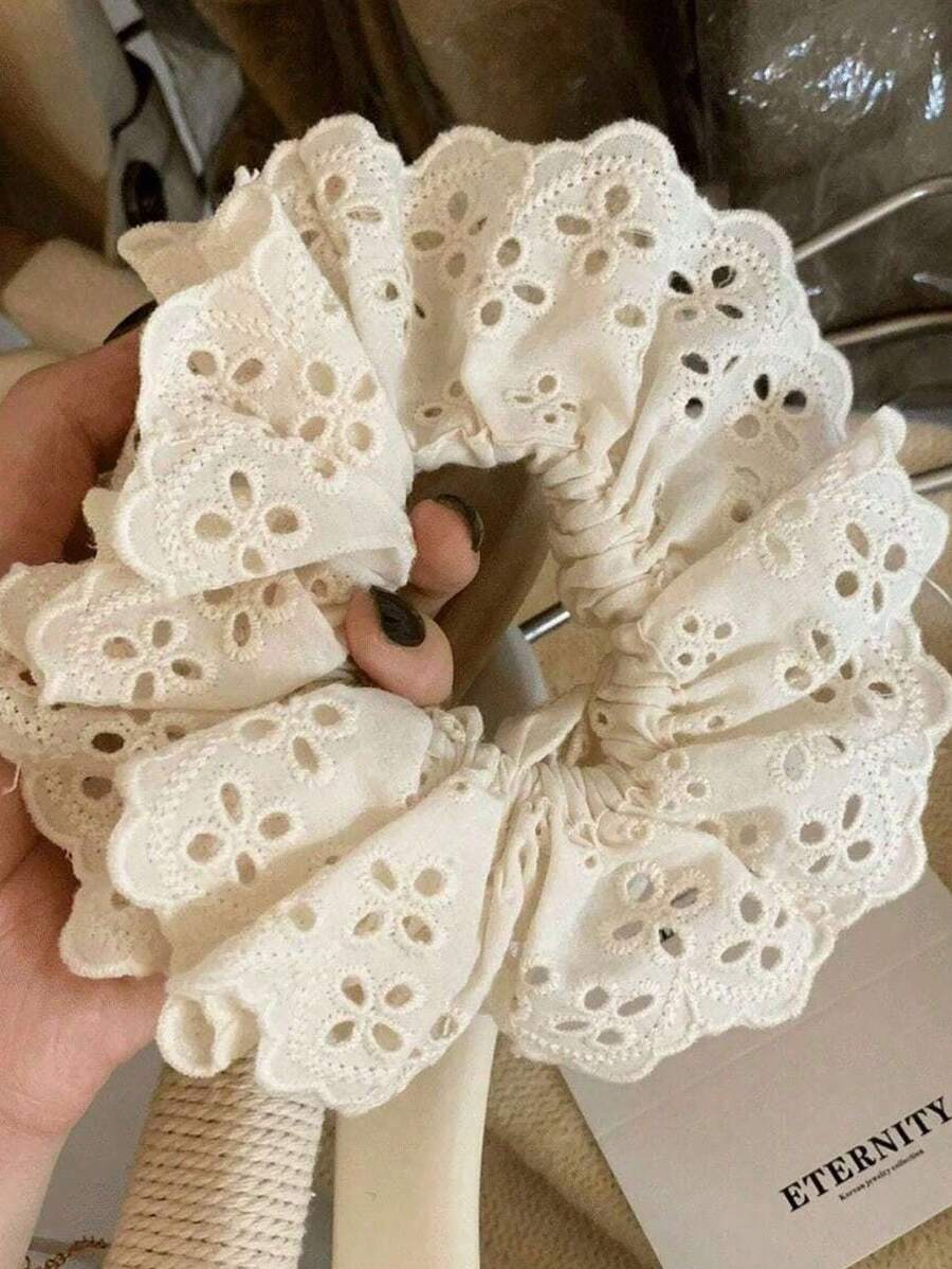 1pc Vintage French Lace Hollow Floral Hair Scrunchie Set, Includes Black, Beige, And Red Colors, Suitable For Various Occasions - Elegant For Commuting, Romantic For Dates, And Fashionable For Casual Outings ,Hair Ties