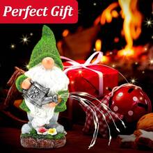 植绒太阳能花园小矮人户外雕像 - 11.02 英寸户外花园装饰 - LED 户外装饰灯 - 独特的乔迁礼物庭院艺术雕塑，适用于露台草坪装饰 - 綠色 - 查看 11