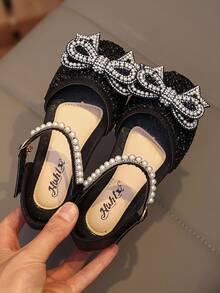 1 双时尚百搭粉色女孩珍珠和水钻蝴蝶结装饰可爱平底凉鞋，圆头，适合日常穿着、跳舞、户外，亮片装饰包头公主鞋，尺码偏小半码，春秋季